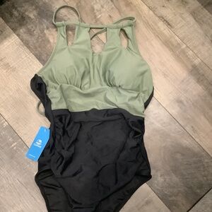 Cupshe one piece bathing suit, size extra small
